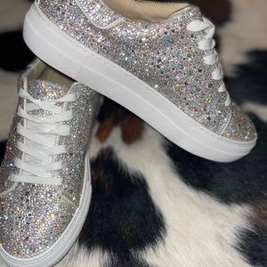 New Betsy Johnson “Sidny” Rhinestone Sneakers size 9.5 but is the fit of a 8.5